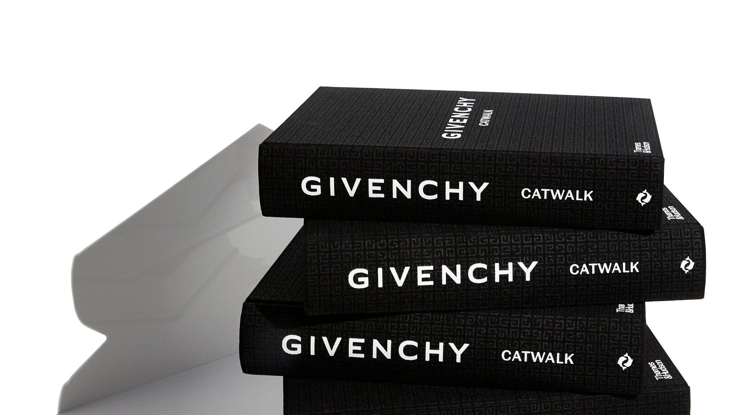 givenchy-brand-image-official＿h2-1